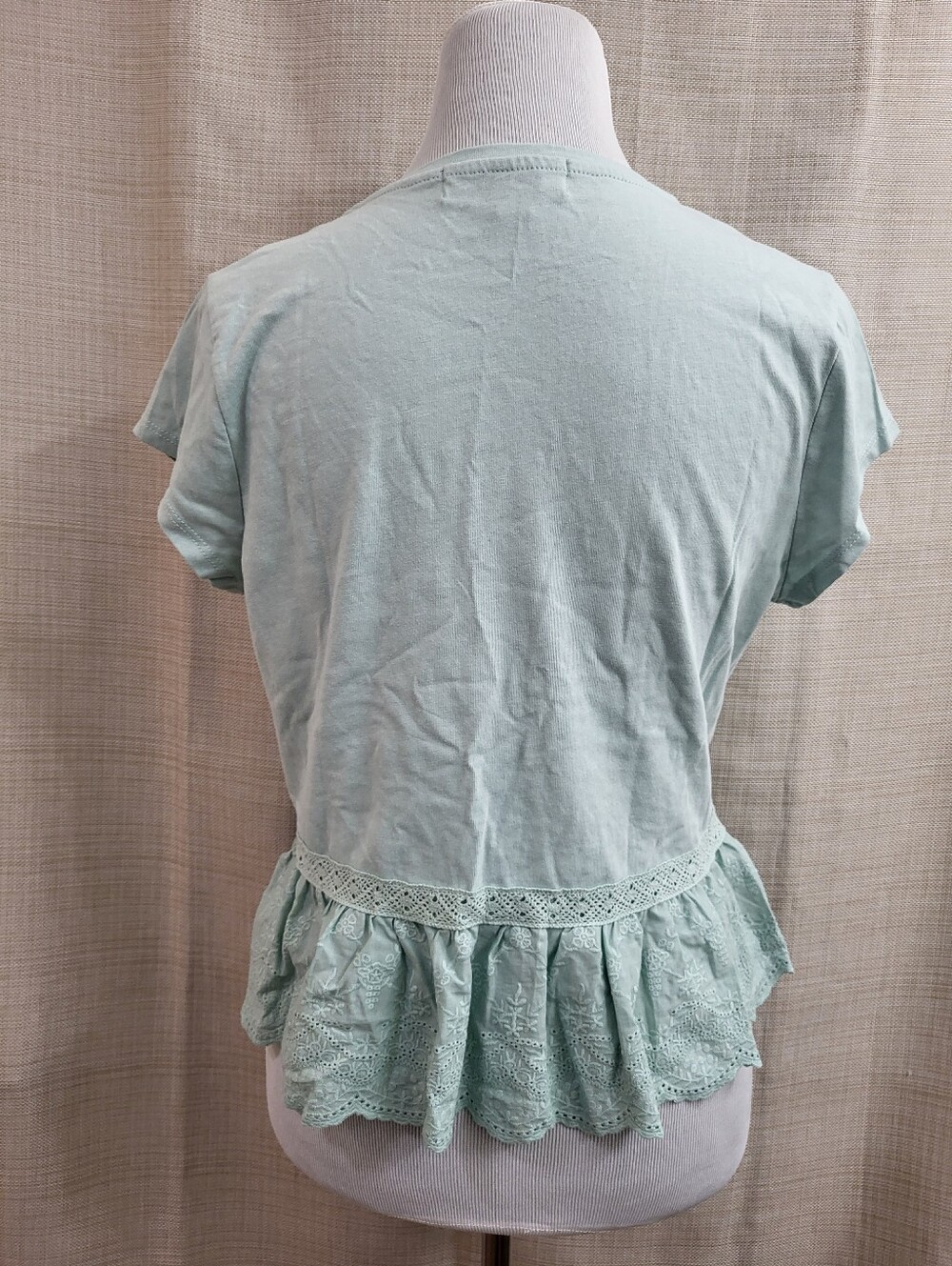 Oak & Trellis Women's Mint Green Short Sleeve Peplum Eyelet Lace Hem Top Size M - Picture 3 of 9